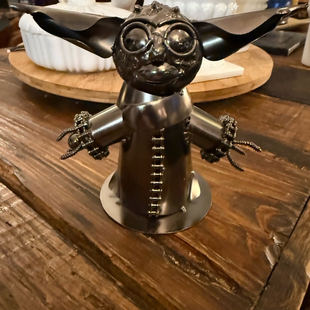 Metal yoda Figurine by Kalifano